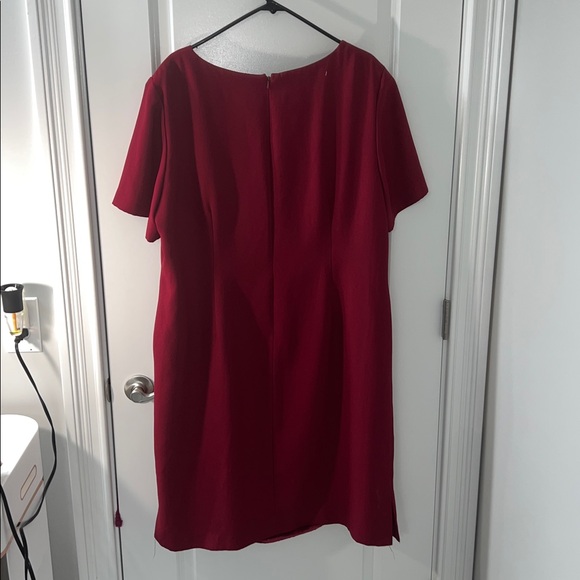 Leslie Fay Vibrant short sleeved Maroon Dress - Picture 3 of 3